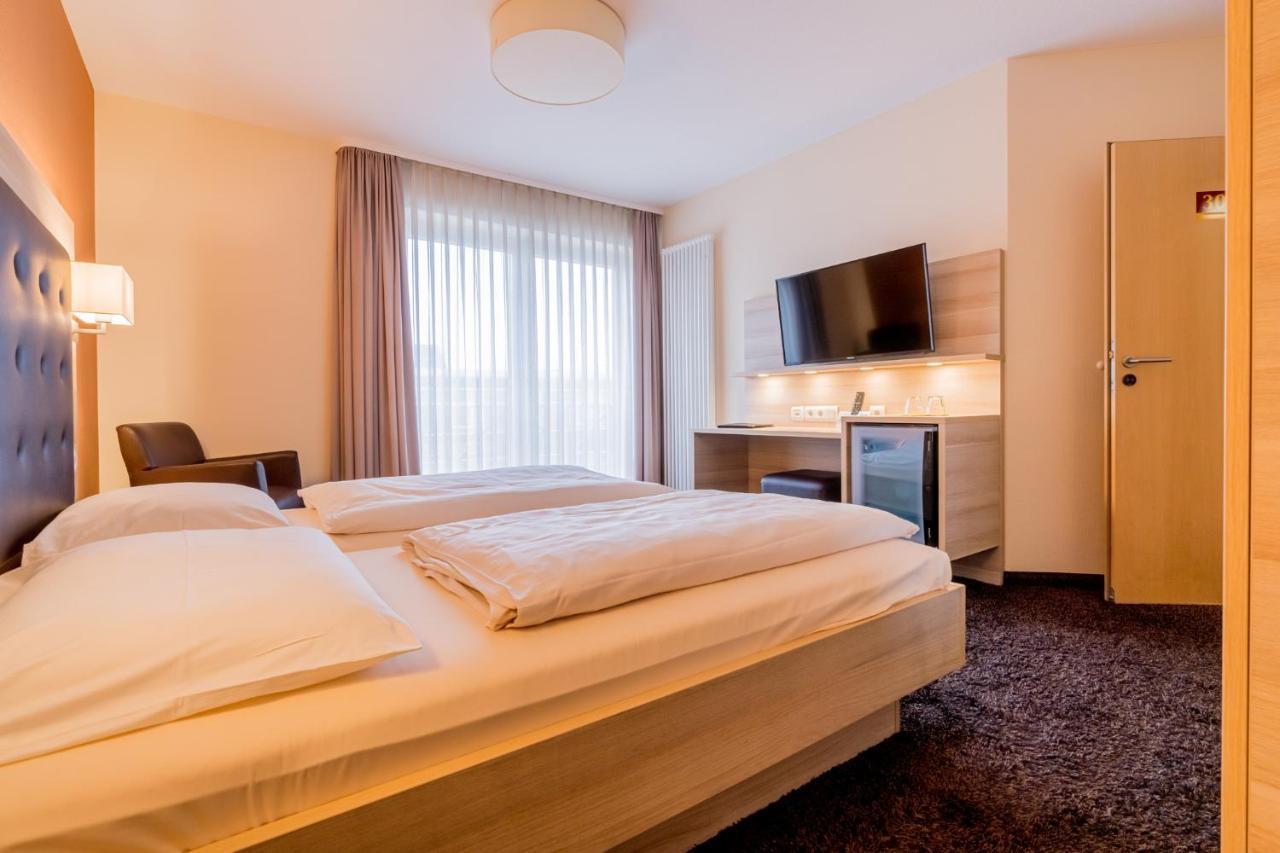 Hotel Bacchus เบนส์ไฮม์ ภายนอก รูปภาพ