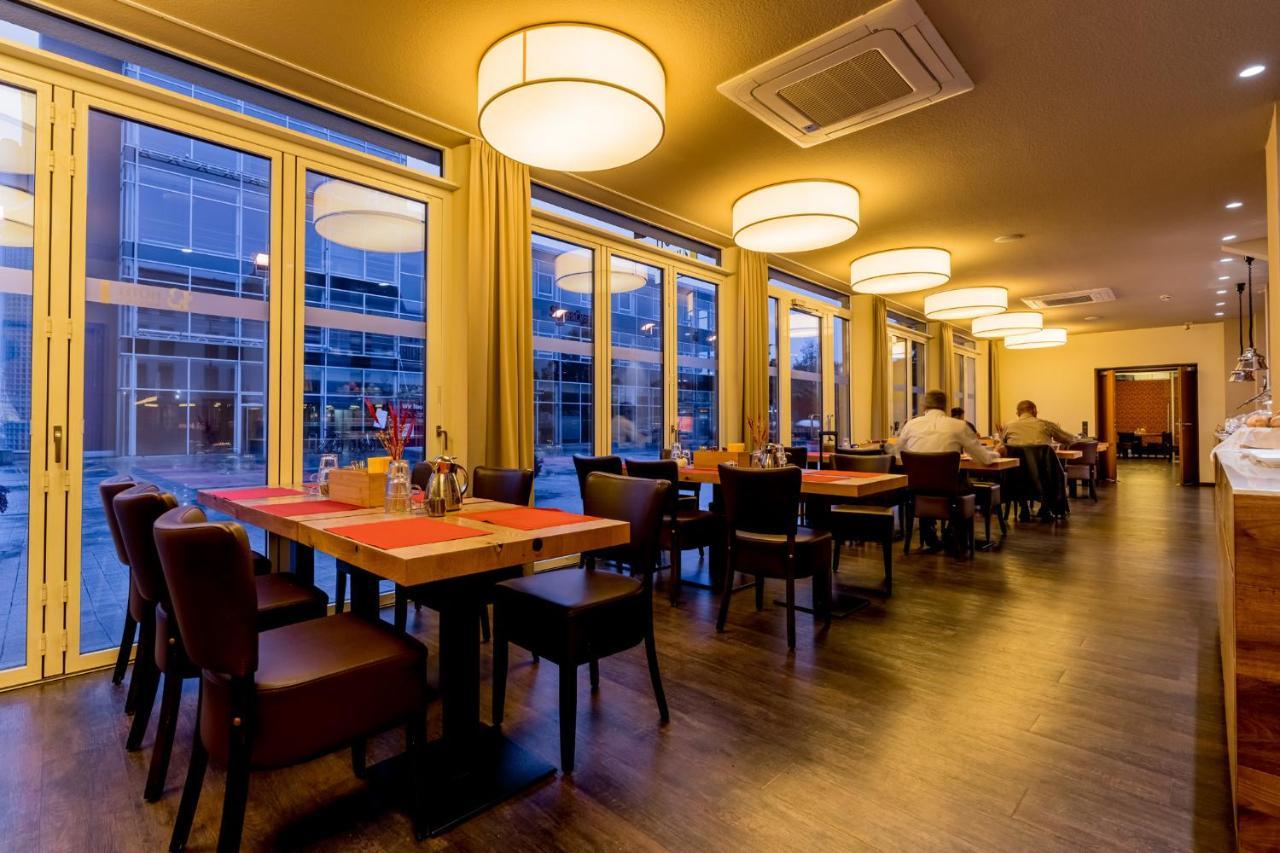 Hotel Bacchus เบนส์ไฮม์ ภายนอก รูปภาพ