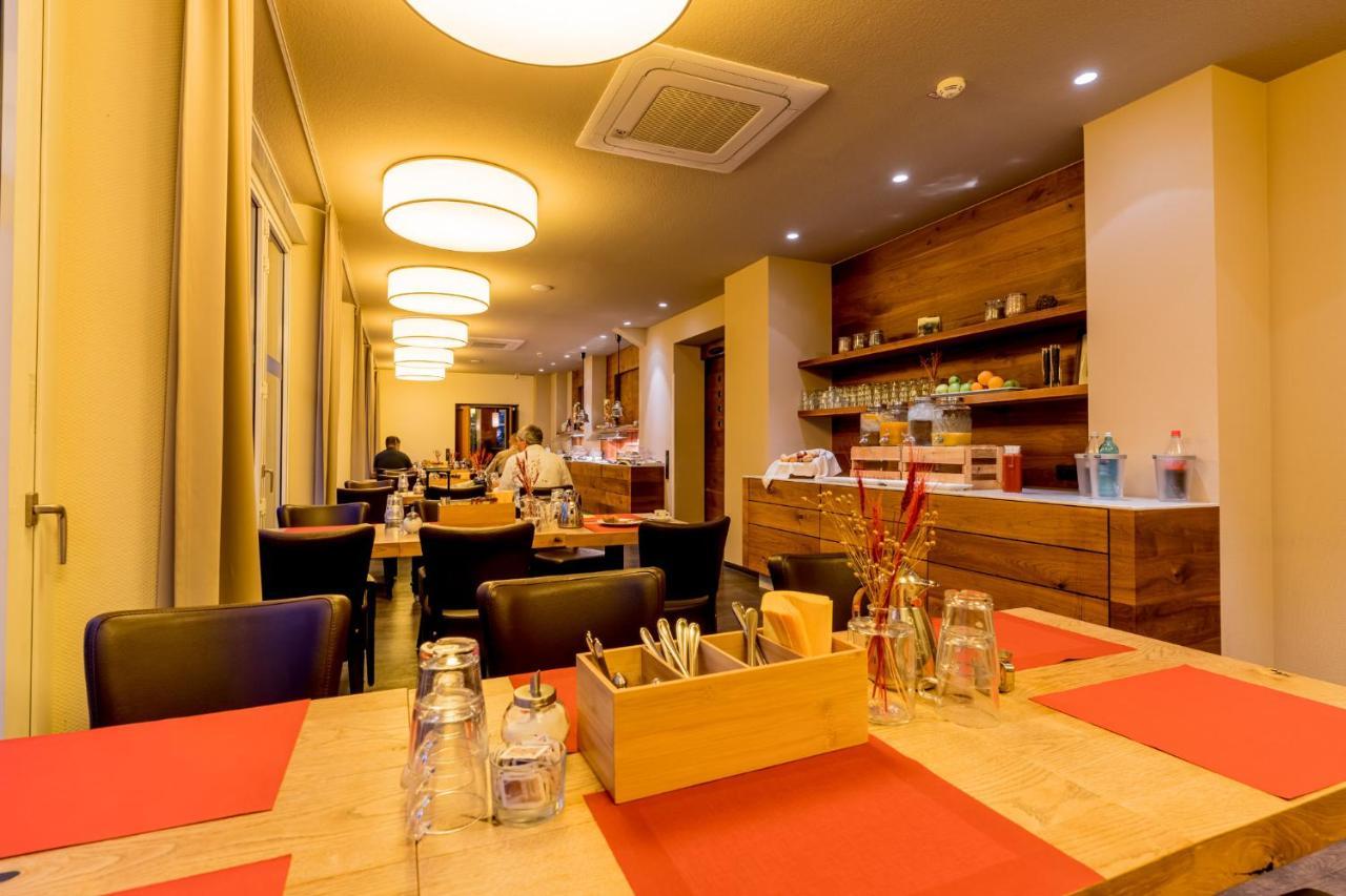 Hotel Bacchus เบนส์ไฮม์ ภายนอก รูปภาพ