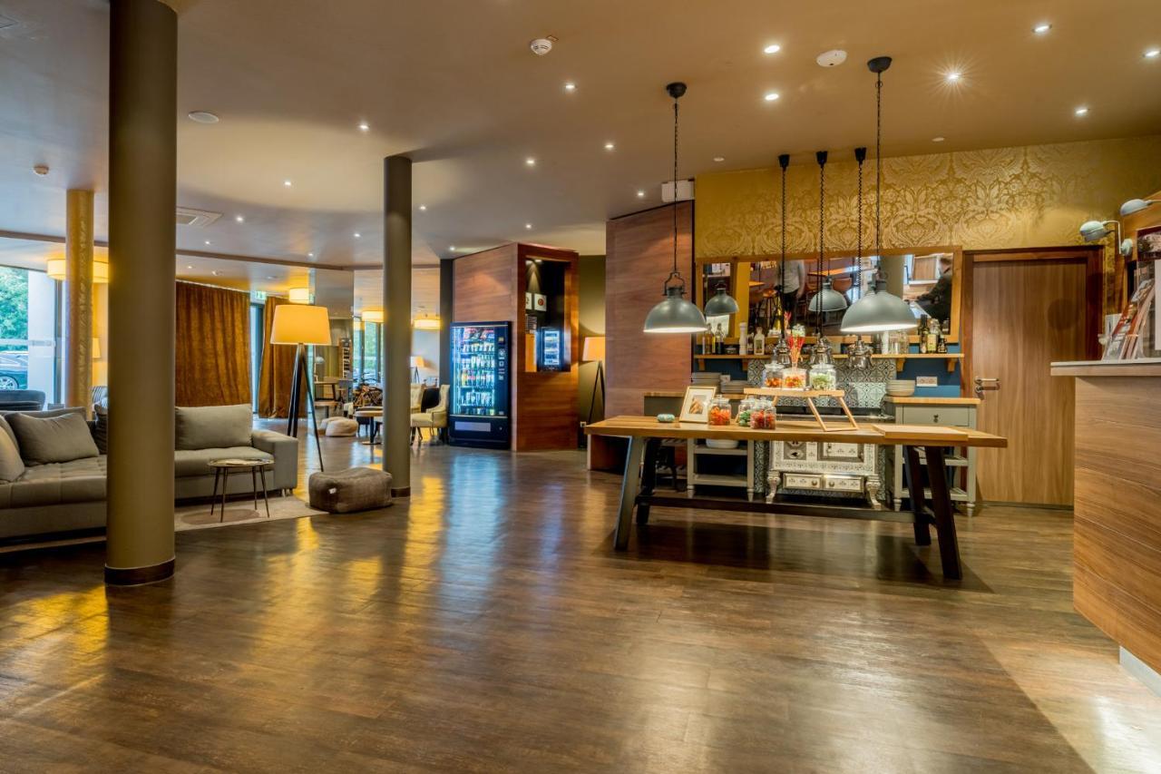 Hotel Bacchus เบนส์ไฮม์ ภายนอก รูปภาพ