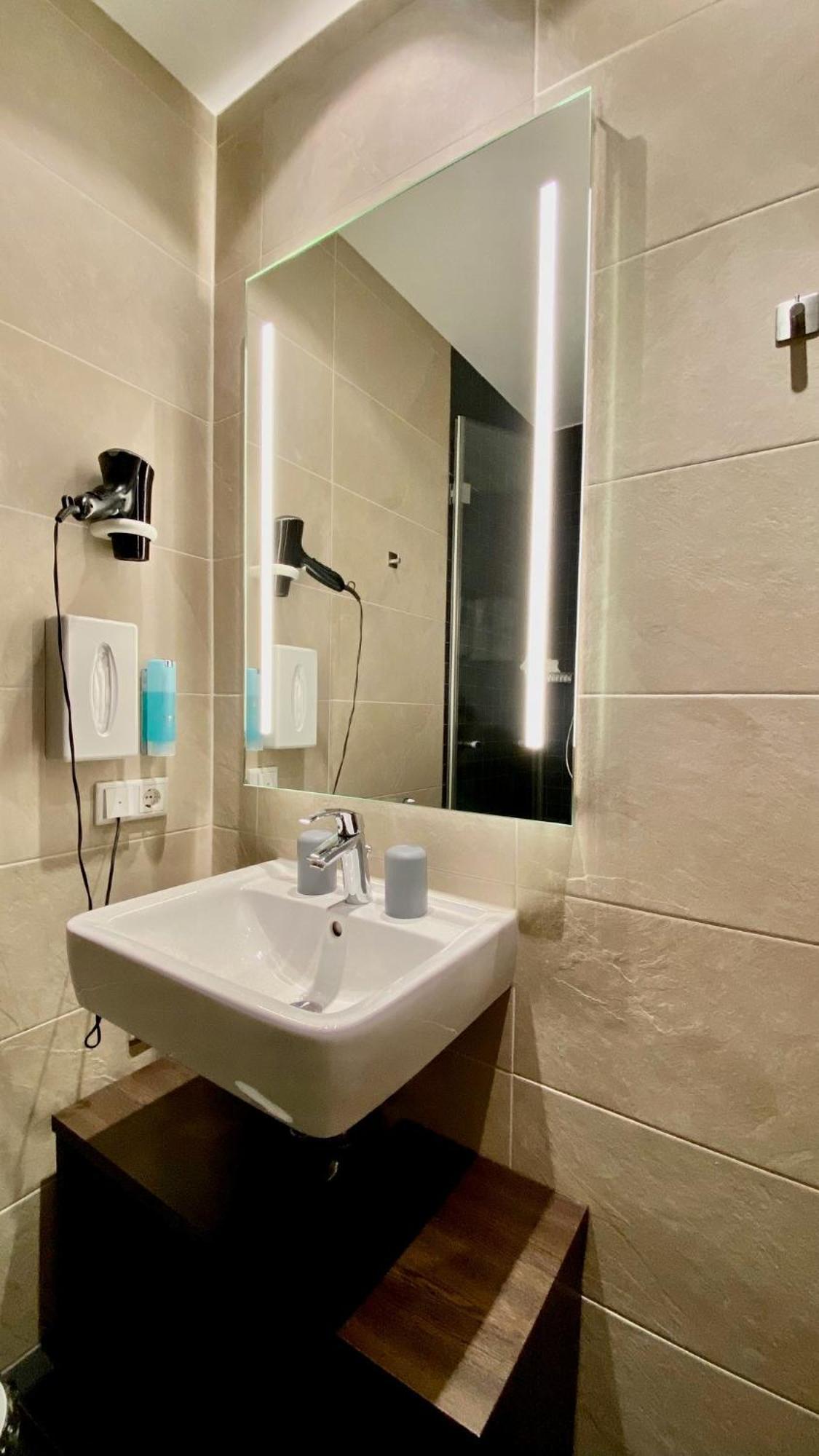 Hotel Bacchus เบนส์ไฮม์ ห้อง รูปภาพ