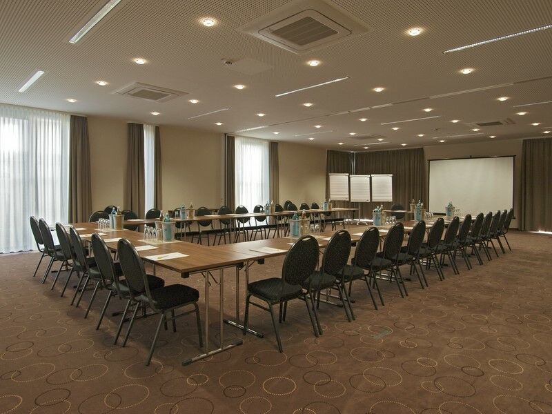 Hotel Bacchus เบนส์ไฮม์ ภายนอก รูปภาพ